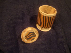 Tiger box with bottom of the lid